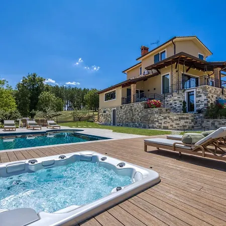 Clara Meloni Villa